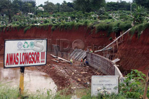 Turap 200 Meter Mulai...