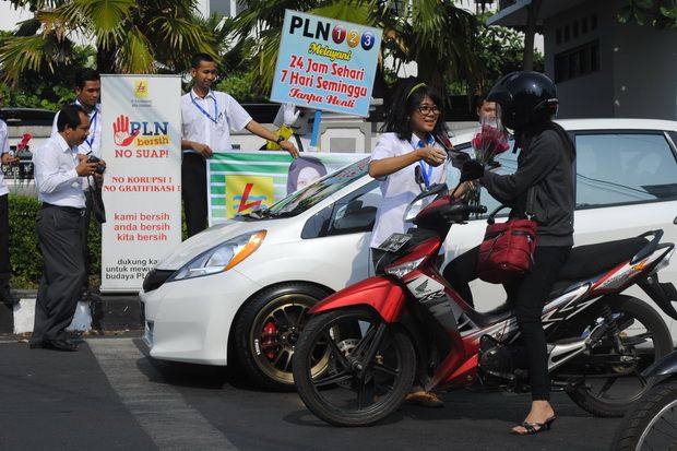 PLN Bagi-bagi Bunga...