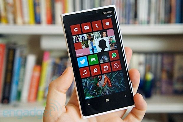 AT&T Hadirkan Dua Ponsel...