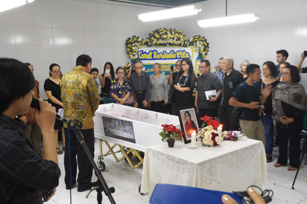 Ahok Melayat Jenazah...