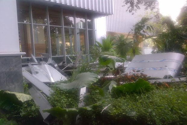 Tim ITB Selidiki Robohnya...