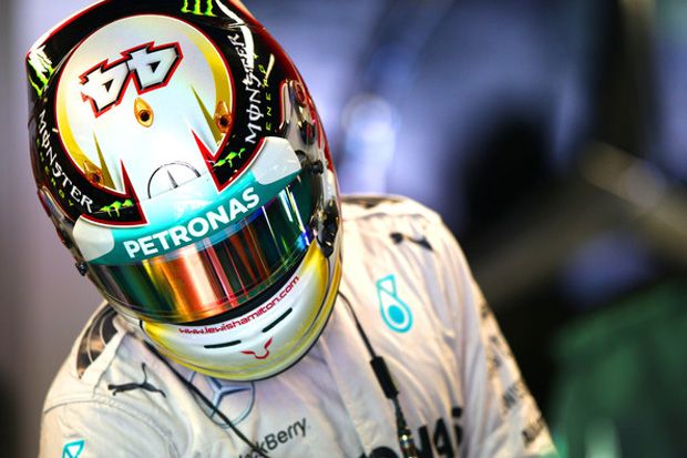 Hamilton Pertanyakan...