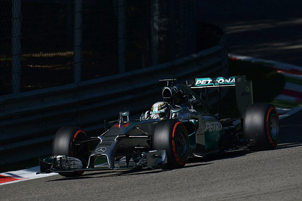 Hamilton Start Terdepan...