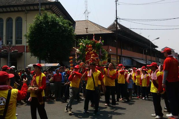 Kemeriahan Kirab Dewa...