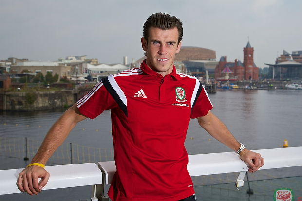 Bale Yakin Wales Lolos...