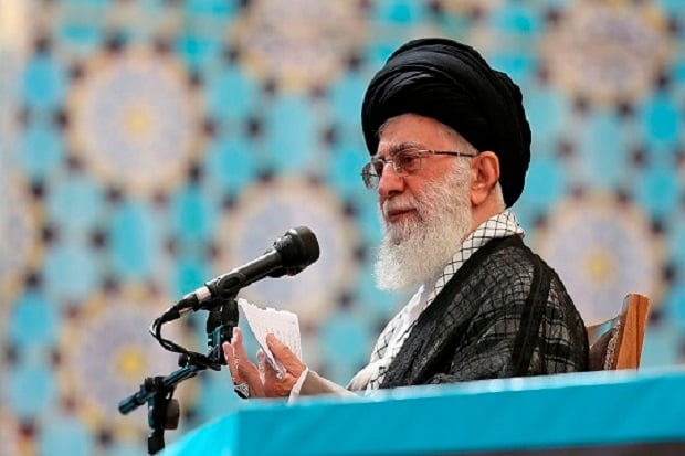 Khamenei Dibawa ke RS...