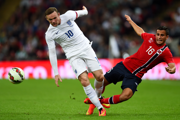 Rooney Bidik Rekor Sir...