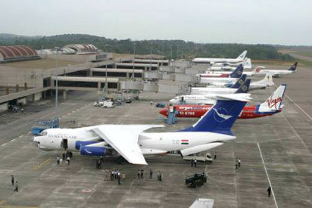 Penutupan Bandara Juanda...