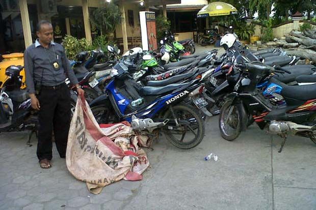 Gerebek Arena Sabung...