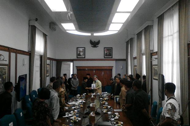 Bahas Pembuatan Pesawat...