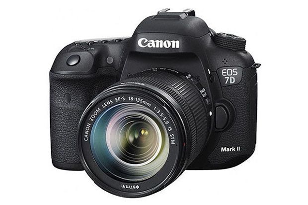 Canon EOS 7D Mark II...