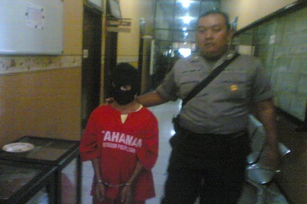 Sepupu Diganggu, Kakek...