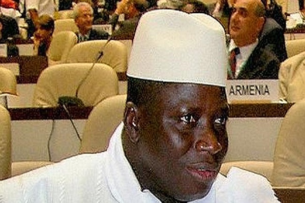 Dikecam, Gambia Ngotot...
