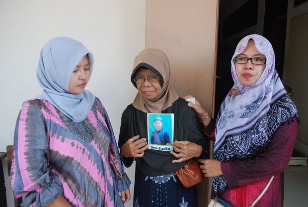 Tiga Tahun Nenek Ini...