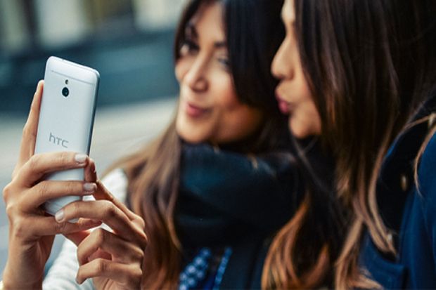 HTC Rilis Ponsel Selfie...