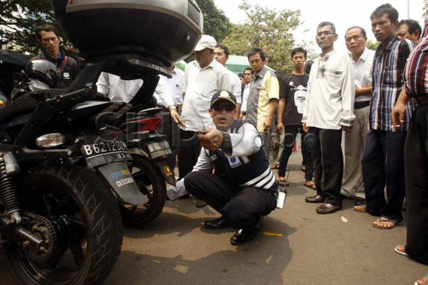 Warga Sinis, Razia Parkir...