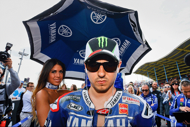 Lorenzo Ajak Rossi Keroyok...