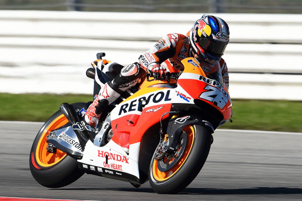 Pedrosa Berusaha Keluar...