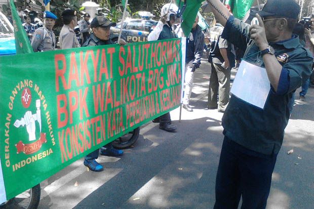Setahun Memimpin Bandung,...