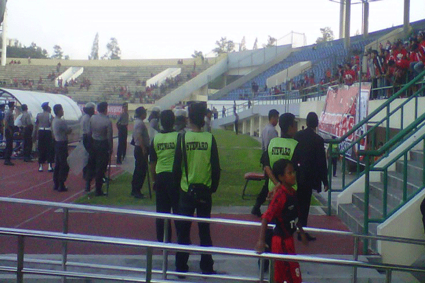 Polisi Kawal Ketat Laga...