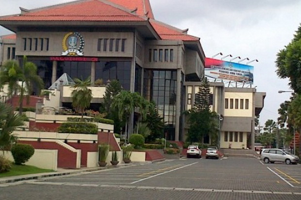 Pemprov Jatim Bagikan...