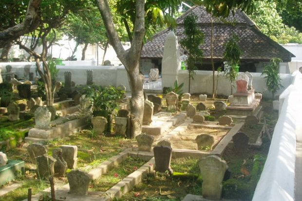 Sebut Makam Wali Berhala,...