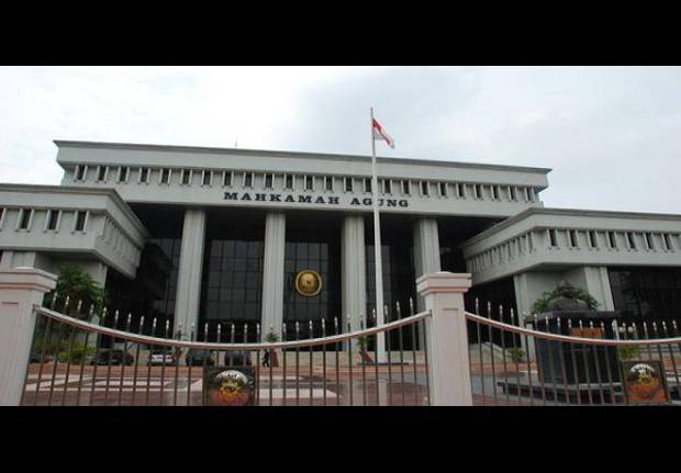 DPR Tetapkan 4 Hakim...