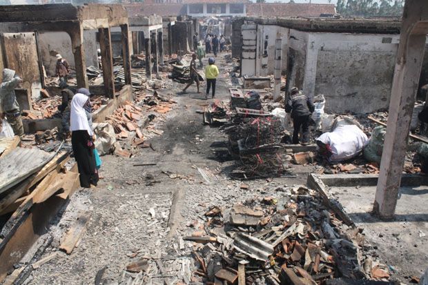 Pasar Andir Terbakar,...