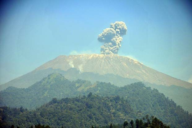 Gunung Slamet Diguncang...