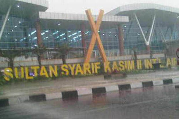 Bandara Pekanbaru Diselimuti...