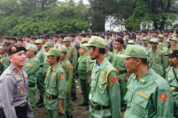 Hansip: Emang Bikin...
