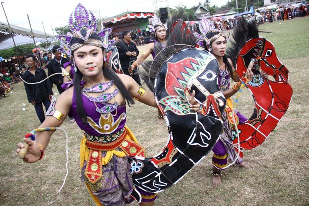 Buang Gagang Cangkul,...