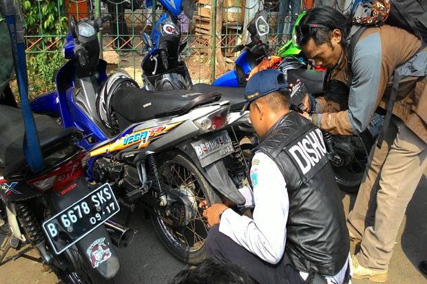 Razia Parkir Liar, Aparat...