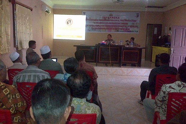 Warga Bawa Senjata Tajam...