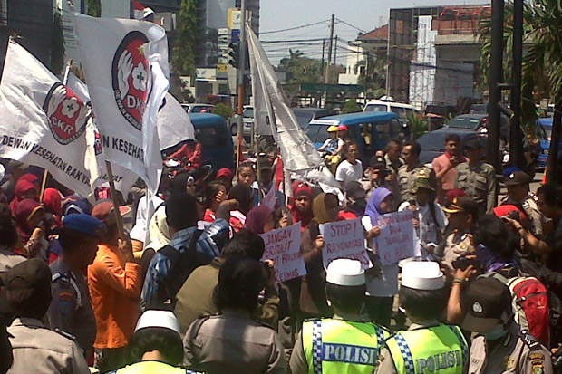 Ratusan Warga Depok...