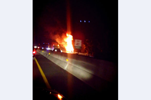 BMW Terbakar, Jalan...