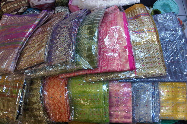 Pedagang Songket Resah...