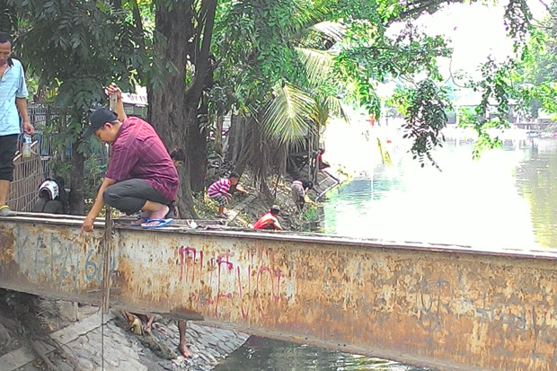 Pengendara Berhenti...