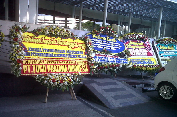 Karangan Bunga Hiasi...