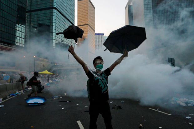 Demonstran Tuntut Pemimpin...
