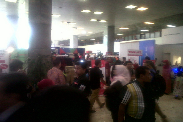 Gedung Parlemen Mendadak...