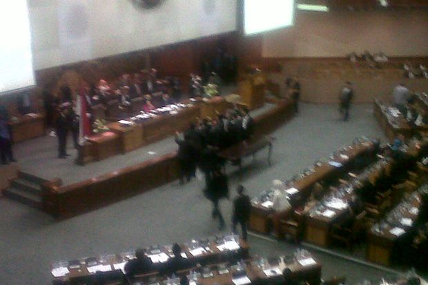 Hujan Interupsi Warnai...