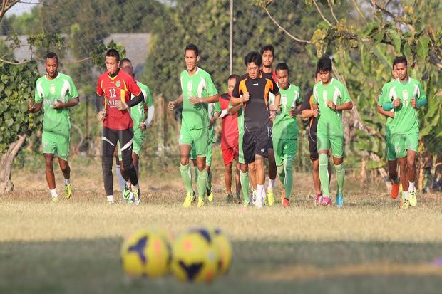 Persebaya Hadapi Musuh...