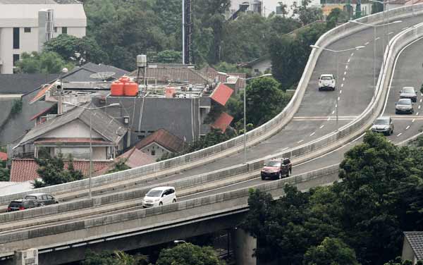 DKI Belajar Bangun Tol...