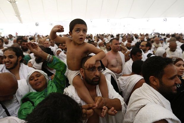 Jutaan Jamaah Haji Merajam...