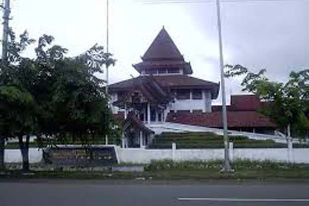 Dipecat, Dua Anggota...