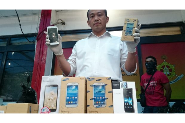 Gondol Smartphone Senilai...
