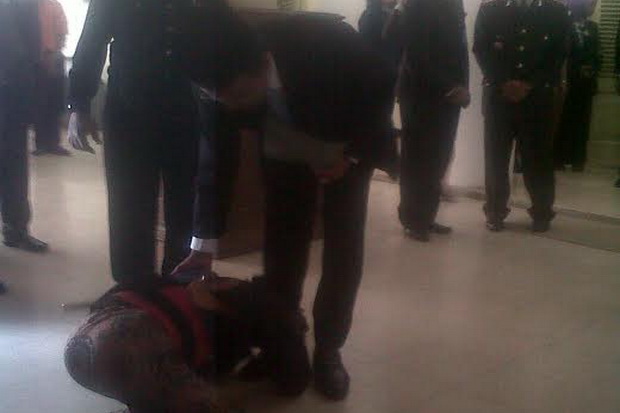 Abdi Dalem Kraton Sujud...