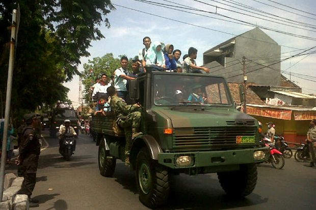 Warga Manfaatkan Momen...