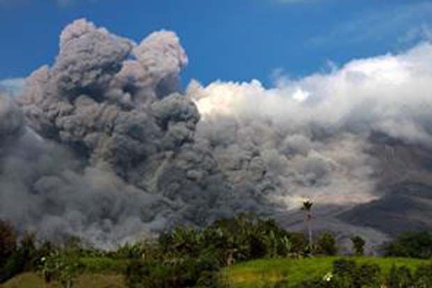 Abu Vulkanik Gunung...